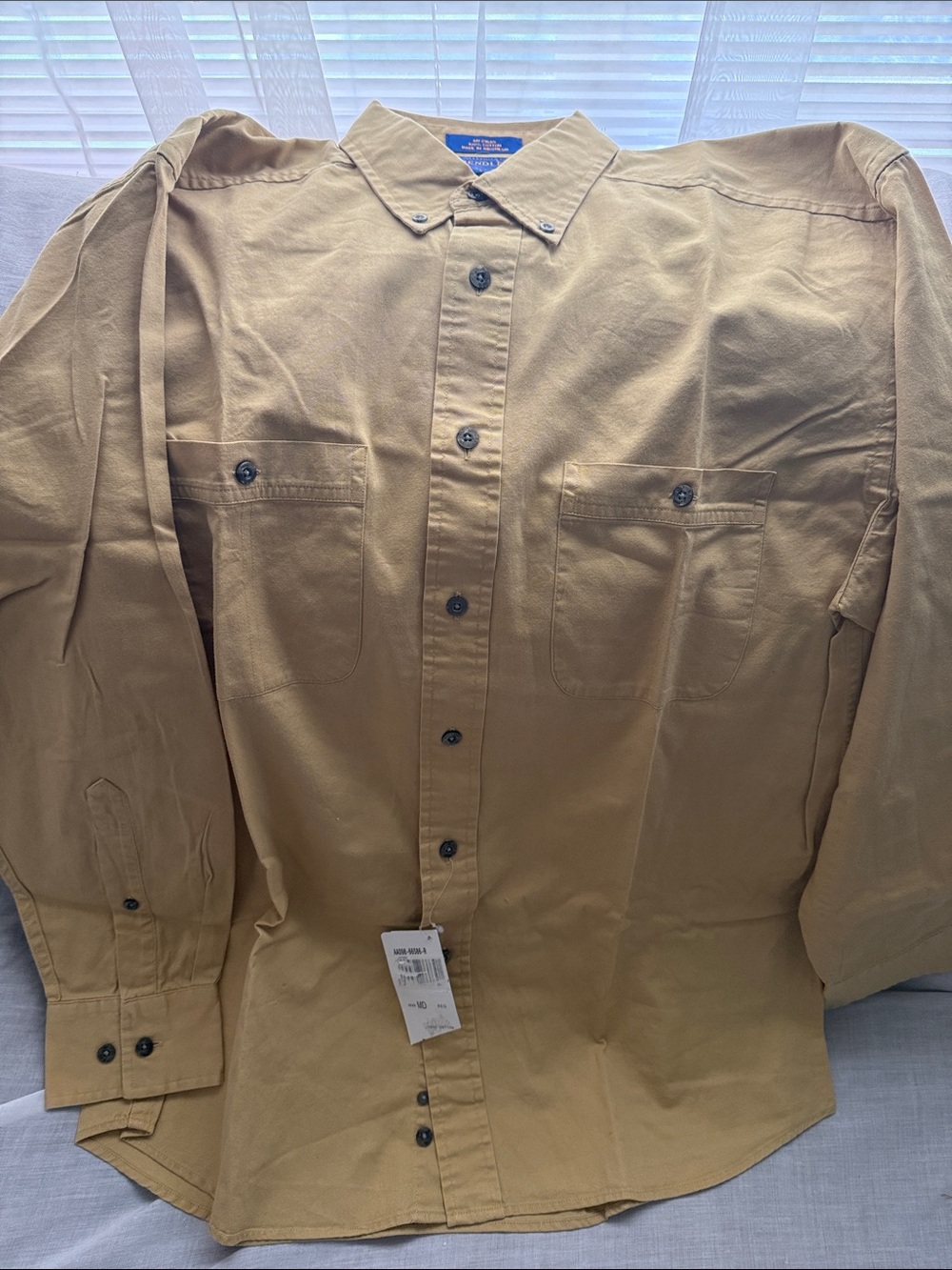Lot of 2 men’s shirts (1) Daniel cremieux navy (1) Pendleton gold. Size medium - Picture 2 of 7